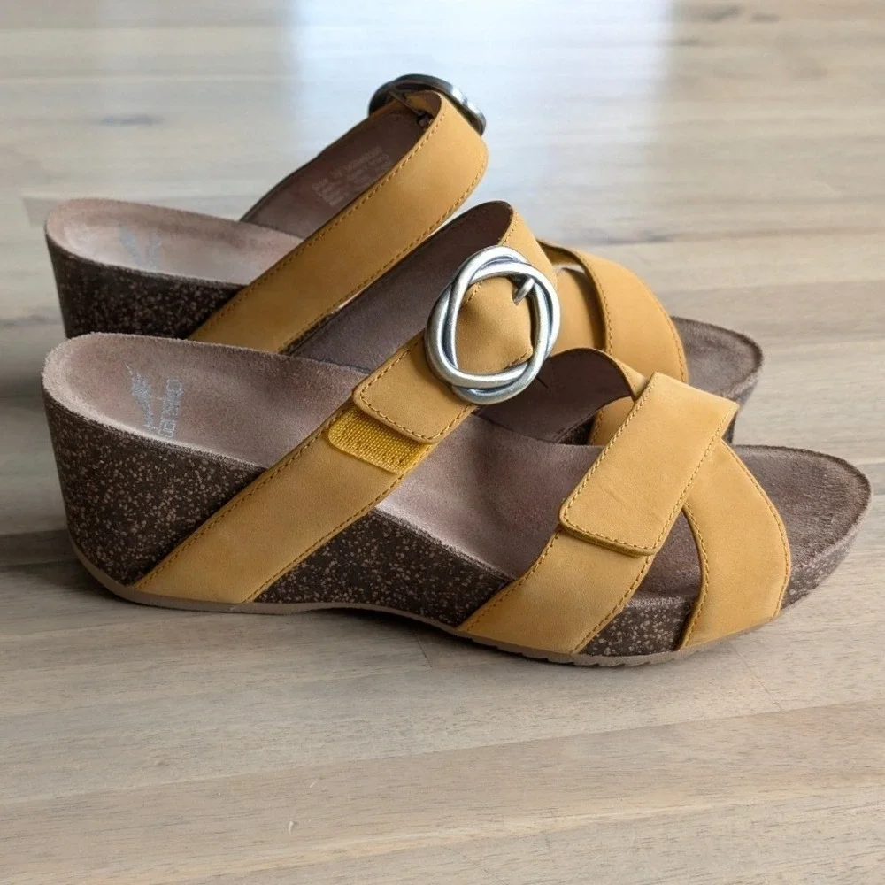 Dansko‎ Susie Mango Yellow Nubuck Leather Wedge Sandals Womens Size 39 US 8.5-9
